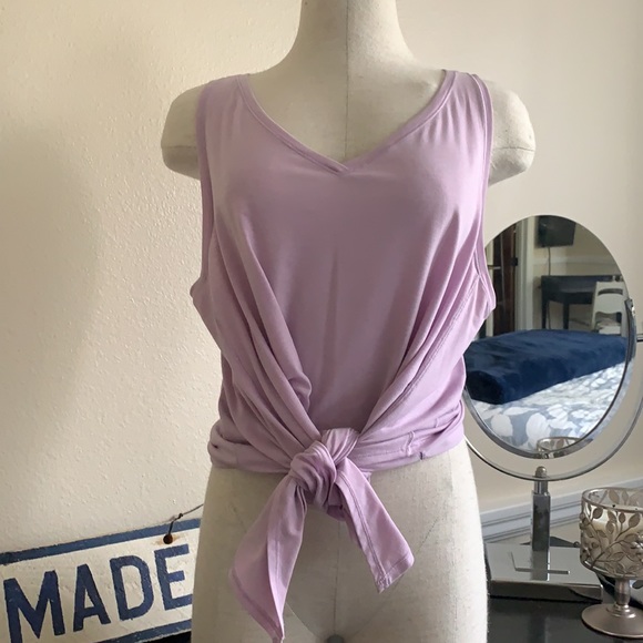 Lululemon lavender workout tank. Size 6. - Picture 5 of 7